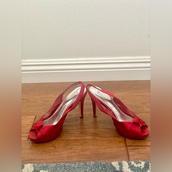 WHITE HOUSE BLACK MARKET ~ RED sling back heels! Woman SIZE 6.5 - Picture 6 of 9